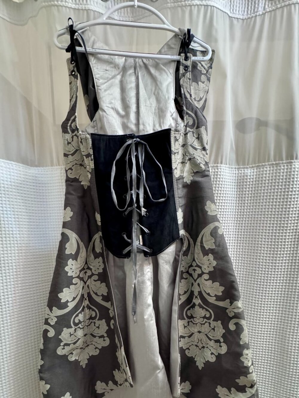 Generations of Art Dandy hooded corset